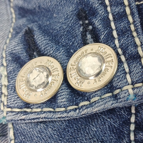 WALL FLOWER Patriotic Blingy Rhinestone Stars & Stripes Jean Shorts SZ - Picture 12 of 14